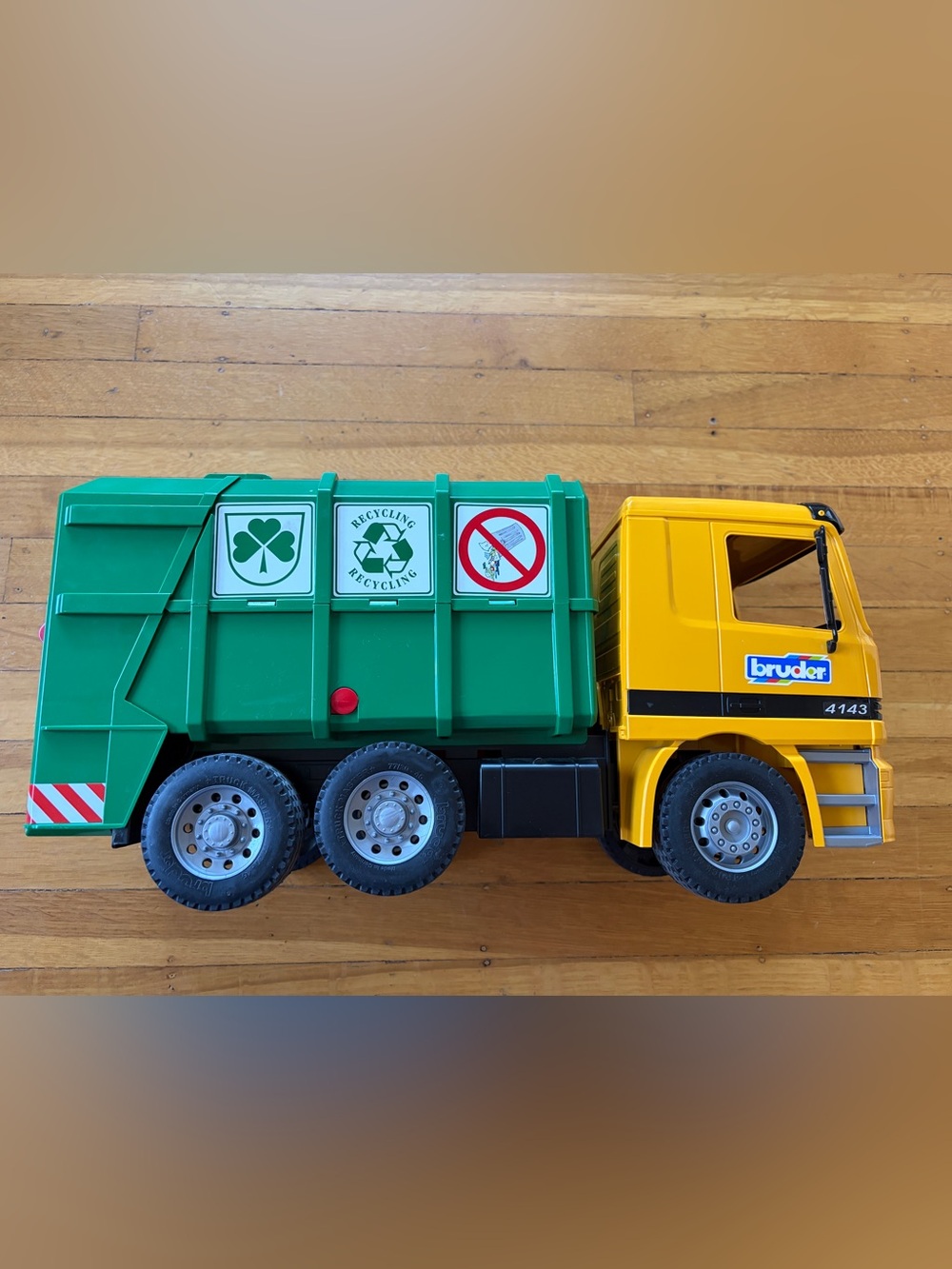 Bruder Toys Mercedes-Benz Actros MAN Rear Loading Recycling Garbage Truck